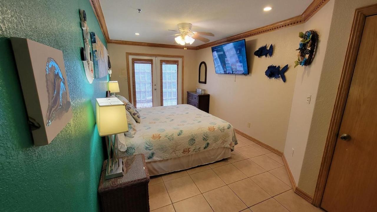 Cozy 2 Bedroom With Big Pool - Campeche Triplex Unit C Home South Padre Island Exterior photo