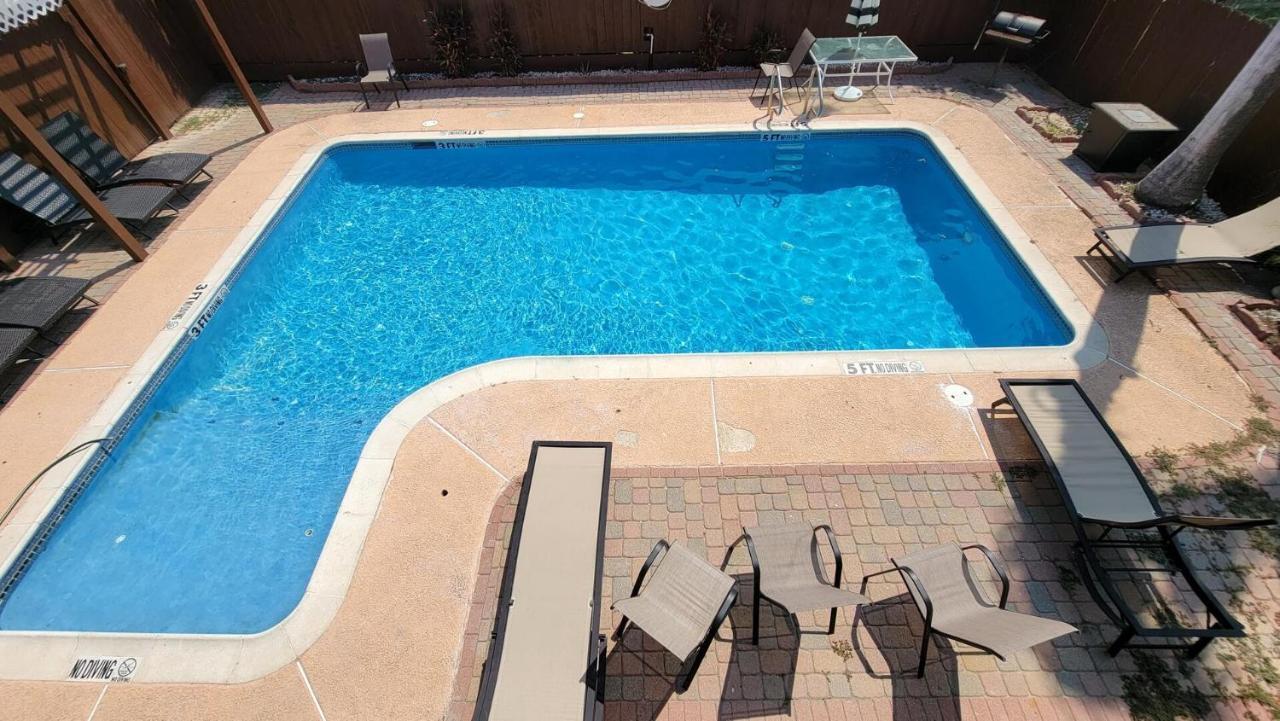 Cozy 2 Bedroom With Big Pool - Campeche Triplex Unit C Home South Padre Island Exterior photo